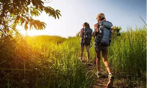 自由行旅行和跟团游的区别是什么呢_自由行旅行和跟团游的区别是什么呢英语